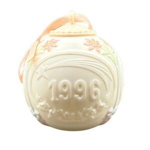 Lladró 1996 Annual Christmas Ball Porcelain Ornament .